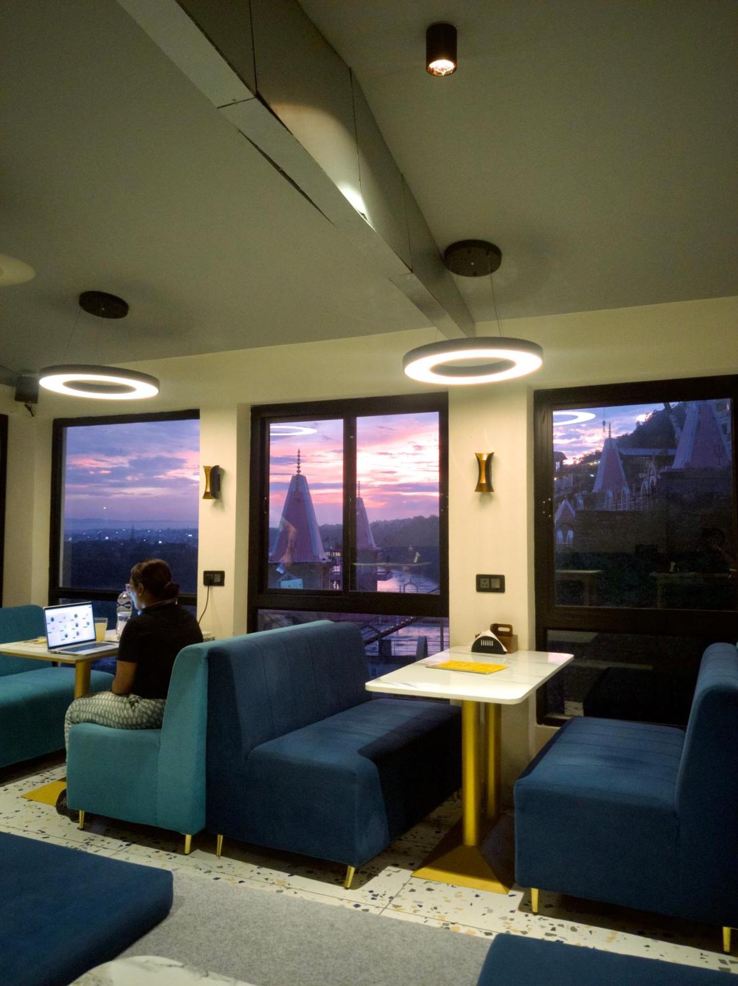 Shalom Backpackers Rishikesh Hostel ภายนอก รูปภาพ